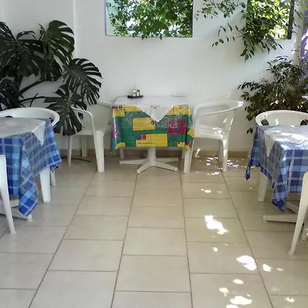 Rosmari מלון 2*