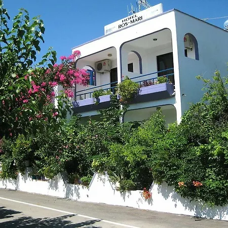 Rosmari מלון 2*